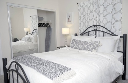 Waterfront Apartment | LBC Cozy Suite -Downtown! Beach!Centrally Located!