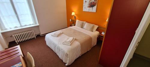 La Chataigneraie Hotel | Le 120 - Groupe Logis Hotels - Ex Auberge la Terrasse