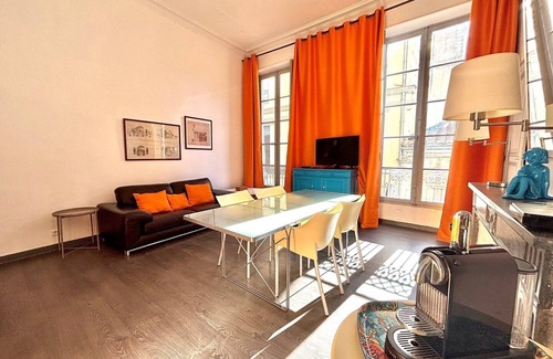 Nimes City Centre Apartment | Le 22, T3 center Nîmes Maison Carrée, 2 bedrooms