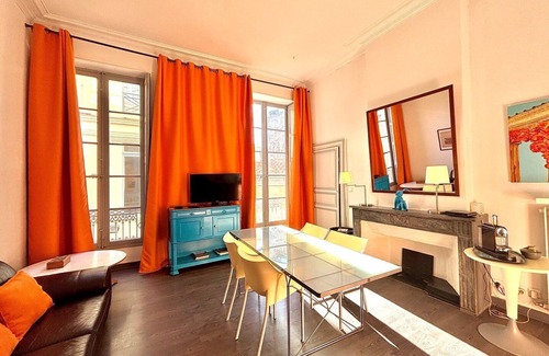 Nimes City Centre Apartment | Le 22, T3 center Nîmes Maison Carrée, 2 bedrooms