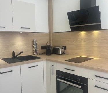 Epernay Apartment | Le 24 appart rez-de-chaussée hyper-centre avec place de parking