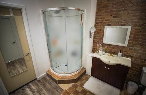 Ville-Marie Hostel | Le 402
