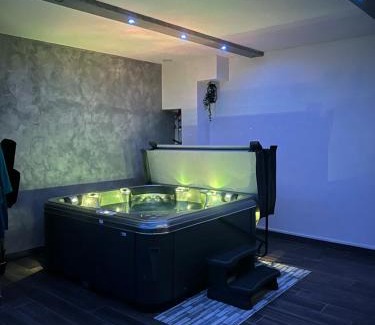 Besancon Apartment | LE 46 : Superbe appartement jacuzzi
