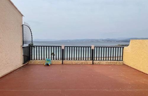 Le Brusc Apartment | "Le 63 aux Charmettes" Au Brusc Vue Mer Parking Wifi etc inclus
