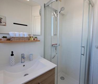 Laval Apartment | Le 84bis, maison, proche gare, parking, Netflix