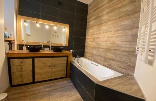 Nevers Apartment | - Le backpacker - logement atypique et spacieux en résidence avec ascenseur