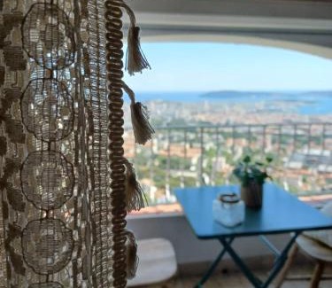 Toulon Apartment | Le Balcon, vue panoramique au Faron