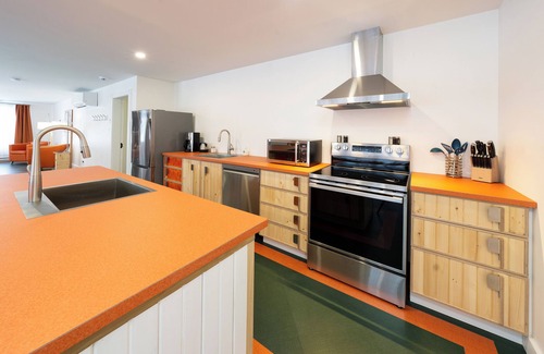 Mauricie House | Le Baluchon Eco-Retreat | 6 Queens + 1 King | Saint-Paulin Getaway