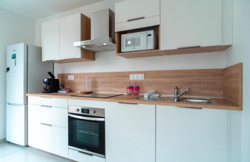 Locmariaquer Apartment | Le Bas du Nelud - Appt dans maison avec jacuzzi