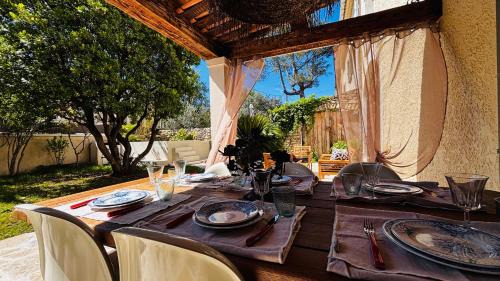 Saint-Saturnin-les-Avignon House | Le Beldi, Mas de Village 1870