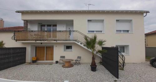 Bessines Apartment | Le Bel Horizon