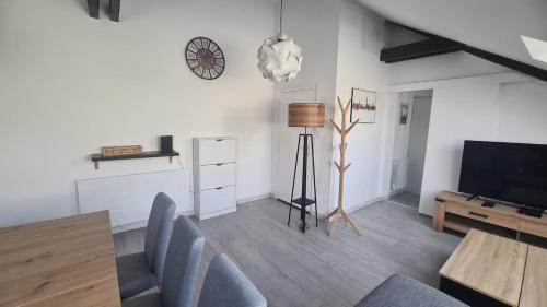 Anatole France Danton Apartment | Le Belvédère - Hypercentre