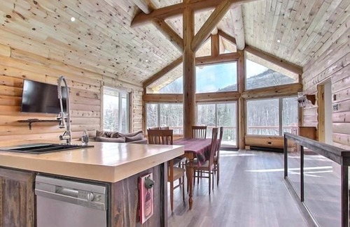 Saint-Philemon Ski Chalet | Le Billot- Rustic Chalet with Spa