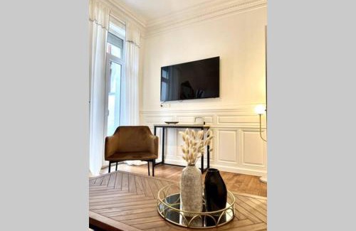 Quartier de France Apartment | Le Bleu Royal
