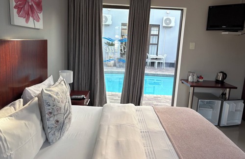 Bluewater Bay House | Le Blue Guesthouse