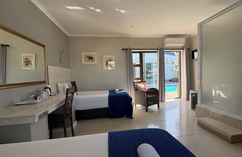 Bluewater Bay House | Le Blue Guesthouse