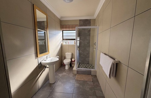 Bluewater Bay House | Le Blue Guesthouse
