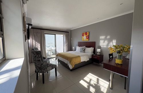 Bluewater Bay House | Le Blue Guesthouse