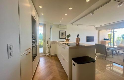 Cannes La Bocca Apartment | Le Bluebay - Luxurious 2 bedrooms seaview swimming pool carpark