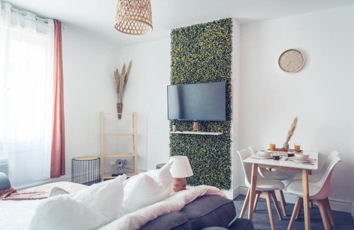 Saint-Pol-sur-Mer Apartment | Le Bohême Chic Superbe studio + parking Free