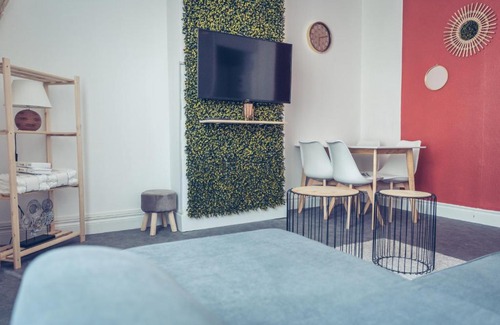 Saint-Pol-sur-Mer Apartment | Le Bohême Chic Superbe studio + parking Free