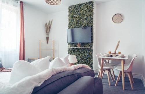 Saint-Pol-sur-Mer Apartment | Le Bohême Chic Superbe studio + parking Free