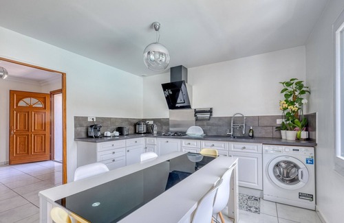Nans-les-Pins Apartment | Le Bonheur d'Accueillir - Apt de 120 m2 avec jardin
