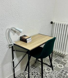 Vieux Malakoff Apartment | LE BORD DE LA LOIRE - chambre avec salle de bains commune