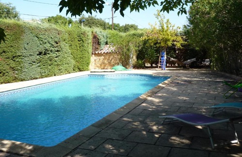 Bagnols-sur-Ceze Apartment | " le bosquet fruité en Provence Occitane