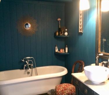 Semur-en-Auxois Bed & Breakfast | Le Boudoir d'artiste