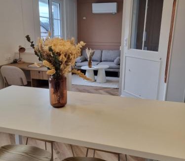 Meyssac Apartment | Le Boudoir d'Elba - Balneotherapie & terrasse