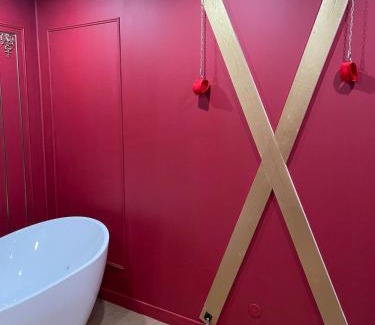 La Ferte-Gaucher House | Le boudoir rouge - Loveroom luxueuse pour couples