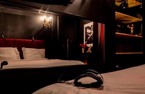 Le Luc Apartment | Le Boudoir Secret - Love Room avec Chambre Secrète