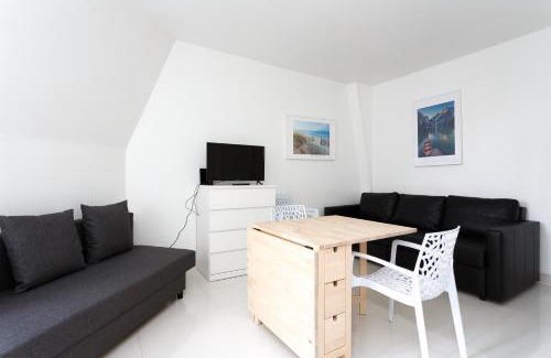 Le Bourget Apartment | LE BOURGET RER F2 2ème gauche