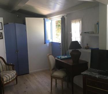 Noirmoutier-en-l'Ile Bed & Breakfast | Le Buzet Bleu Bed & Breakfast