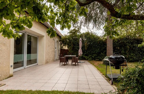 Montreuil-le-Henri House | Le cèdre du Prieuré