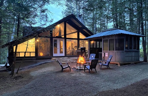 Sainte-Lucie-des-Laurentides Ski Chalet | Le1603 - Spa and Beach - Chalets in the north