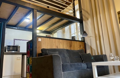 Auxerre Apartment | Le Cadet Roussel-Apartment-Club-Ensuite with Shower-City view