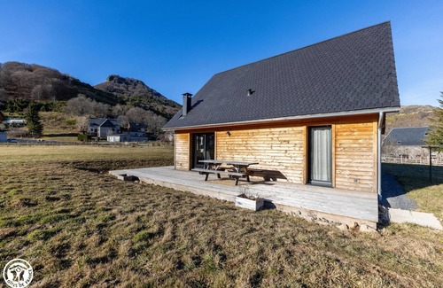 Chambon-sur-Lac House | Le Cairn - Chambon SUR LAC