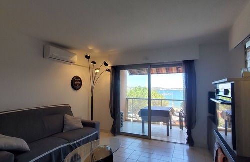 Frejus Port Apartment | LE CAPITOLE Studio 27m2 air-conditioned sea view with balcony and secure private parking 30M walk from the beach and Port Fréjus