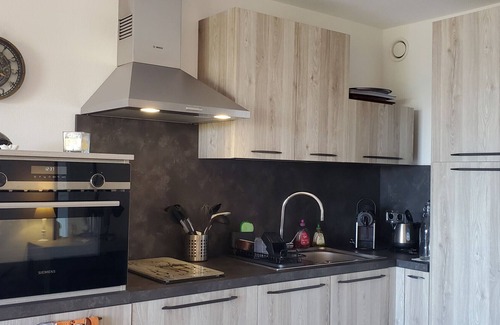 Frejus Port Apartment | LE CAPITOLE Studio 27m2 air-conditioned sea view with balcony and secure private parking 30M walk from the beach and Port Fréjus