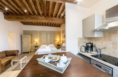 Beaune City Centre Apartment | Le Cara Omael Beaune Center