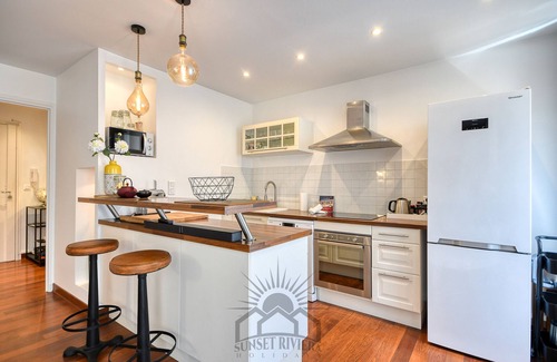 Antibes City Centre Apartment | LE CARNOT Apartment for 2 By Sunset
