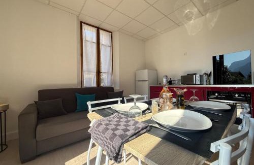 Saint-Jean-de-Maurienne Apartment | Le Cathedral Hyper Centre Parking Balcon