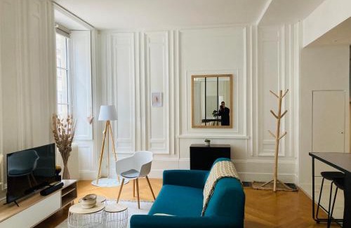 Besancon Old Town Apartment | Le Central - hypercentre standing wifi tv