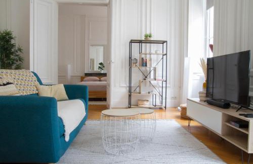 Besancon Old Town Apartment | Le Central - hypercentre standing wifi tv