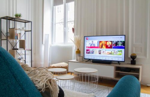Besancon Old Town Apartment | Le Central - hypercentre standing wifi tv