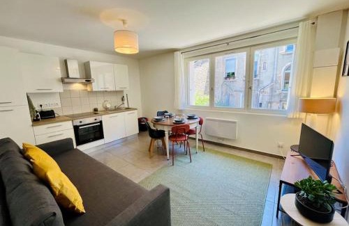 Bourgoin-Jallieu Apartment | Le central, parking, WIFI