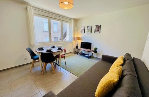 Bourgoin-Jallieu Apartment | Le central, parking, WIFI