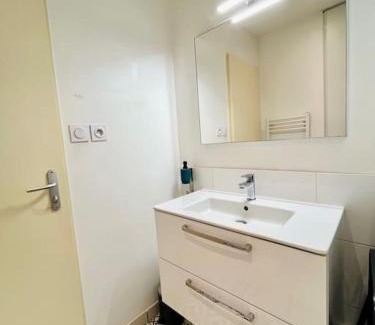 Bourgoin-Jallieu Apartment | Le central, parking, WIFI
